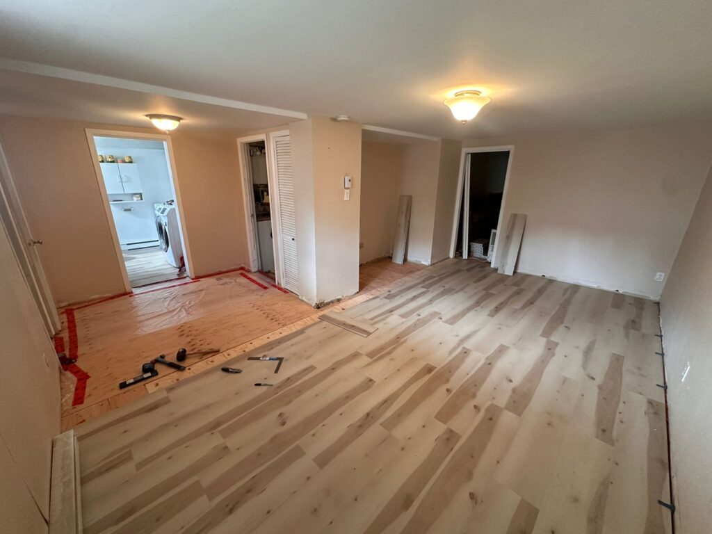 Équipe Sobek Construction sur le chantier du travail